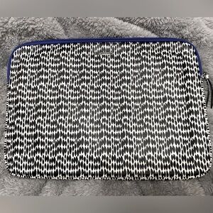 Laptop protective pouch